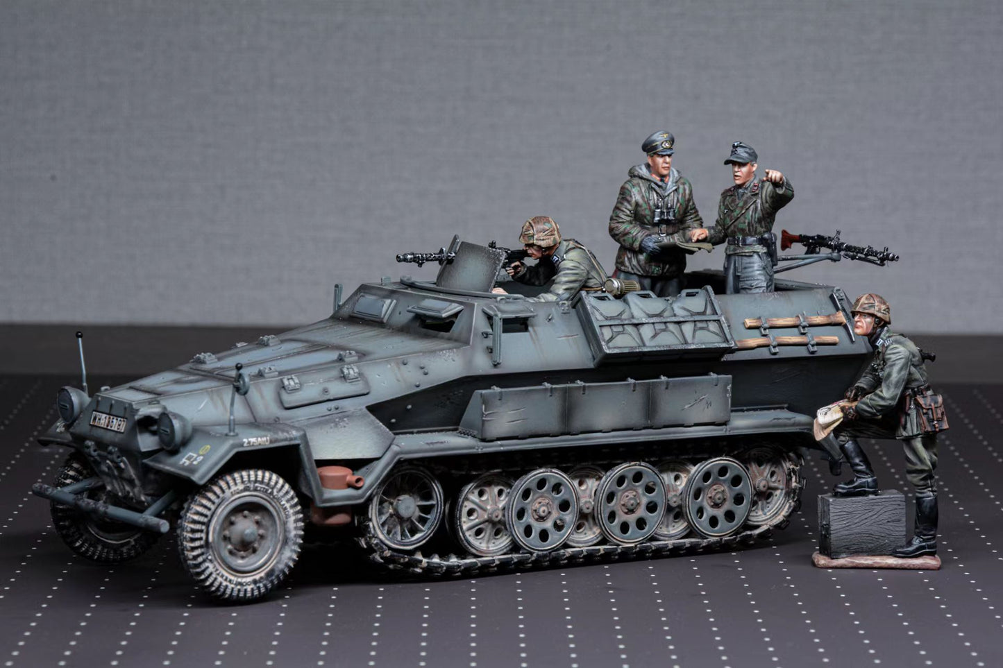 XH251BG Schützenpanzerwagen Sd.Kfz. 251 (out of stock)